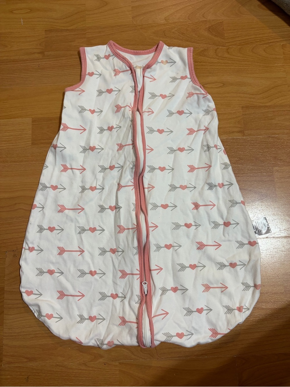 OOFOS White GOOD Sleep Sack with Pink Arrow & Heart Infant Size 0-6 months